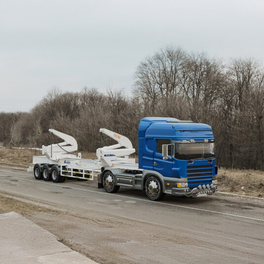 Container side loader